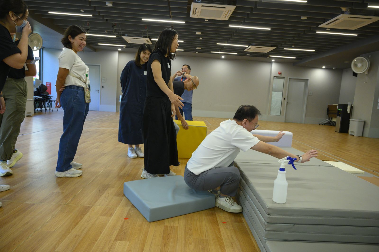 Testing how to get on and off a raised foam platform
